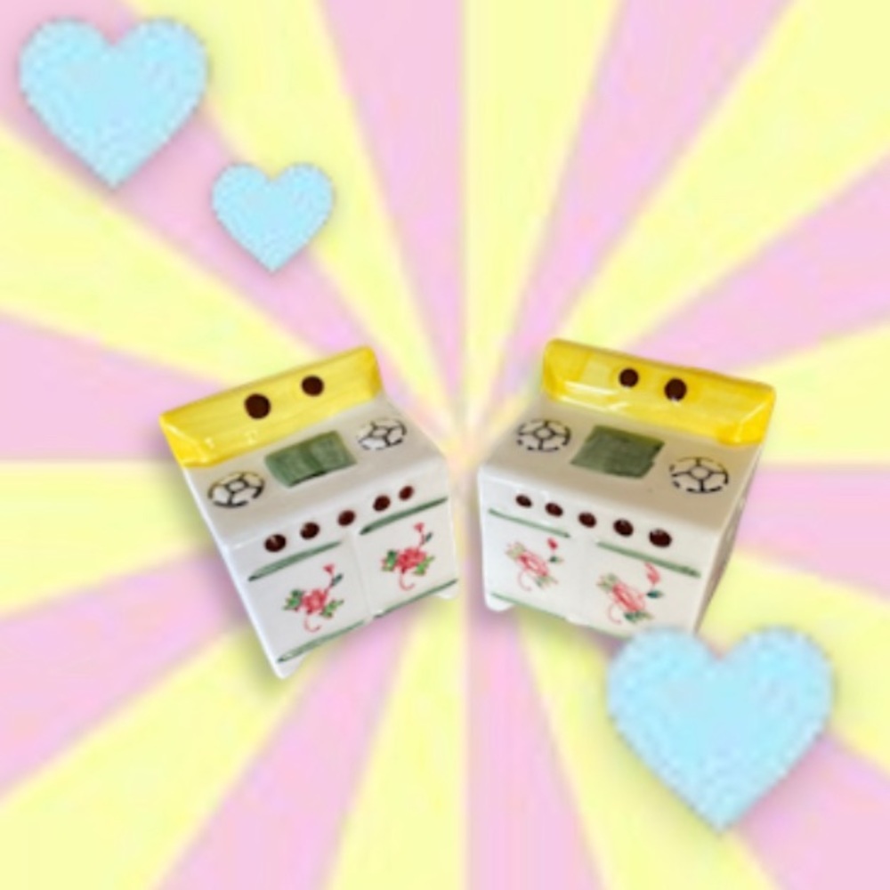 Vintage  stove salt and pepper shaker